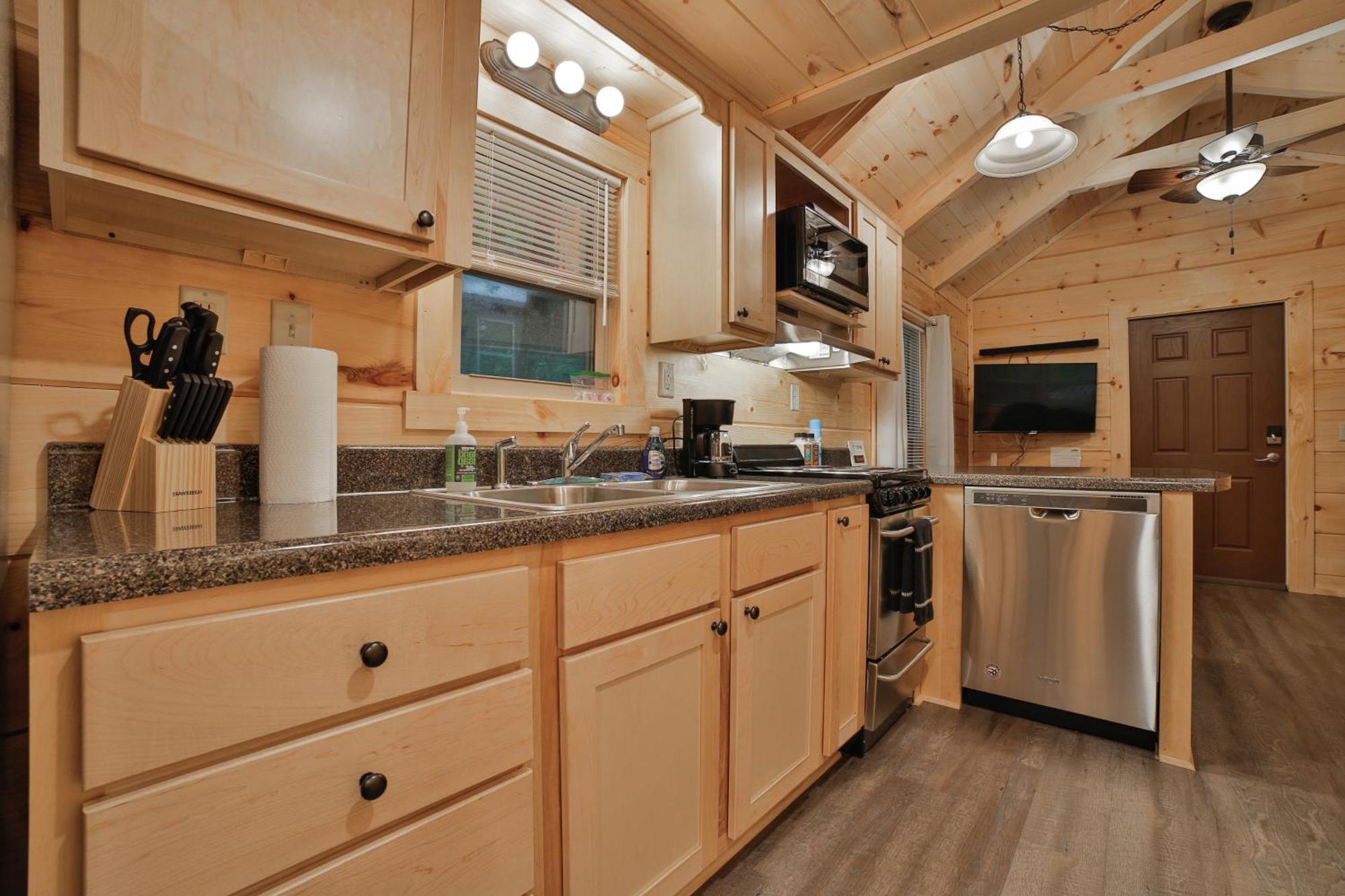 Nana Cabin Tiny Log Home Comfort In Rustic Bliss Chattanooga Exterior photo